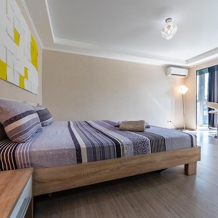 Home Apartments Киев Екстериор снимка